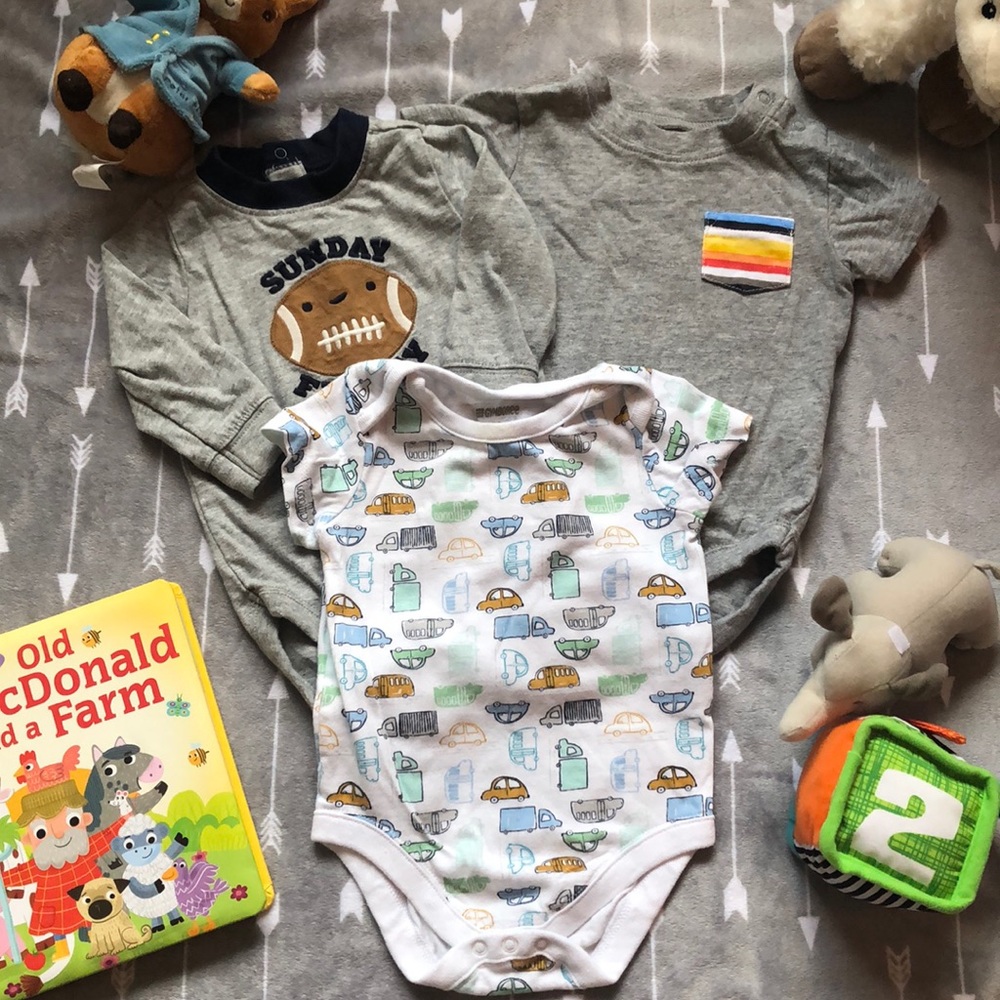 🌞 Baby boy Gymboree Bundle! Three onesies!